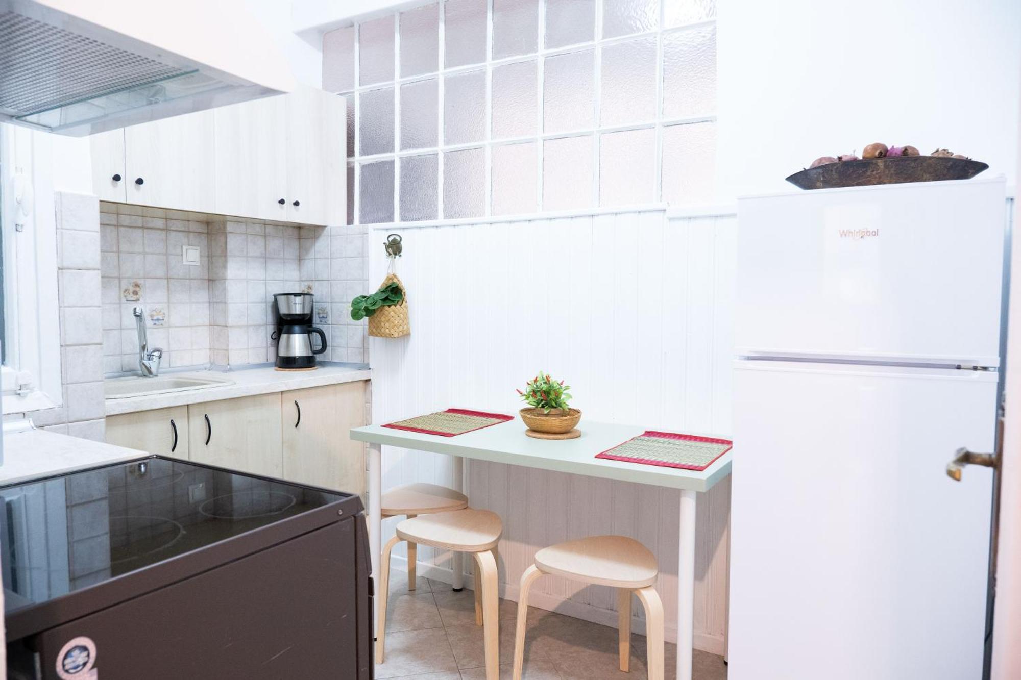 F & B Collection - Flat For 4 *